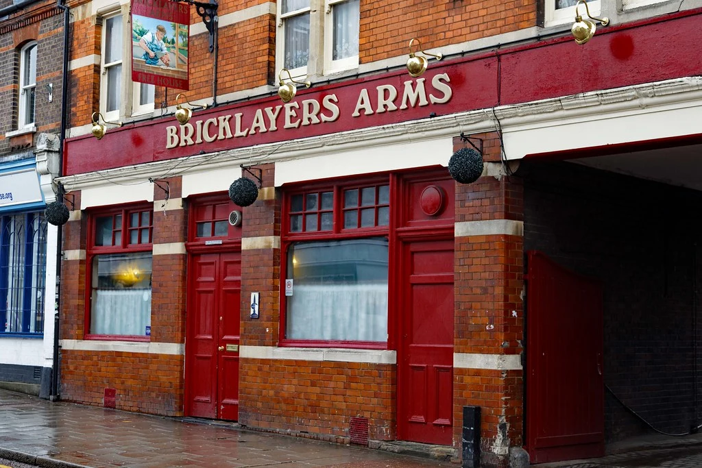 the bricklayers arms pubs near kenilworth road