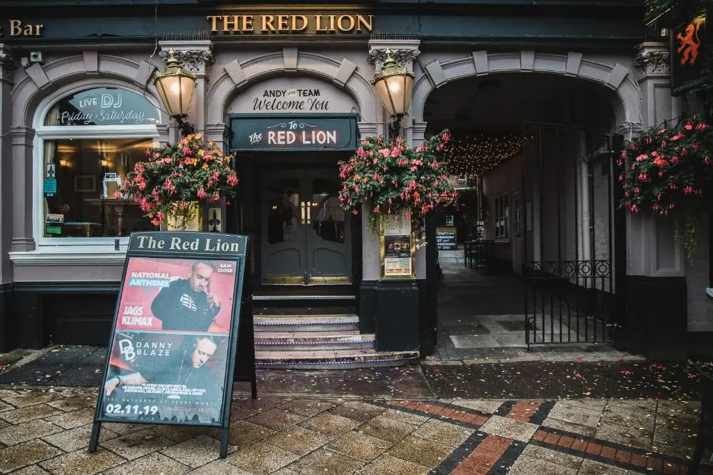 the red lion luton
